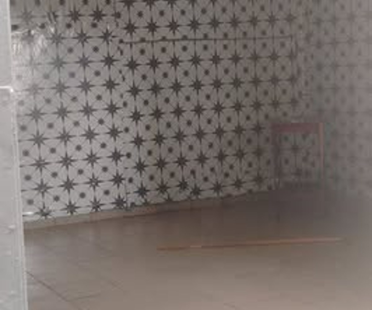 Grande chambre à Ndogbassi 1 avec compteur prépayé et forage