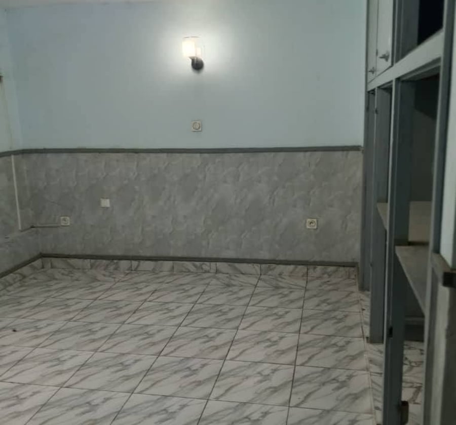 Villa individuelle à Etoug-Ebe - 4 chambres - 200 000 FCFA