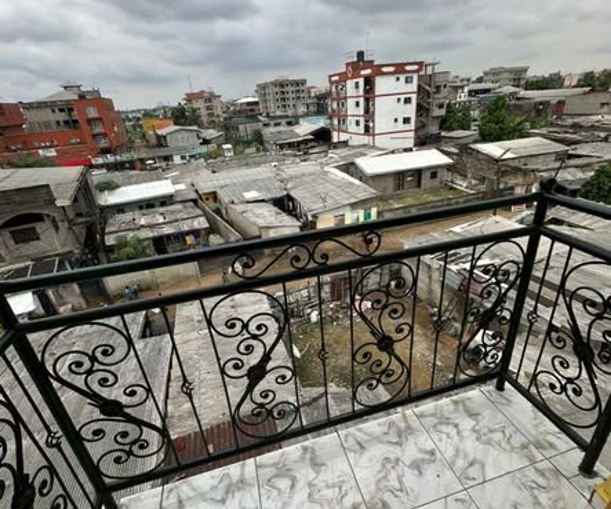 Vaste chambre moderne à louer - Makepe Missoke, Douala