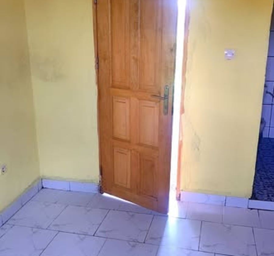 Chambre à louer à PK14 – 25 000 XAF/mois