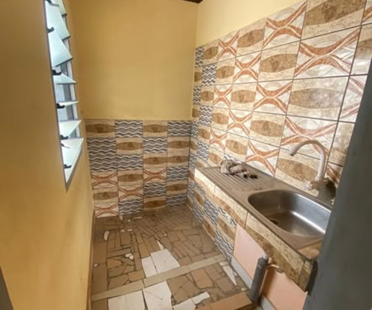 Chambre moderne 3 pièces à louer à PK 14, Douala