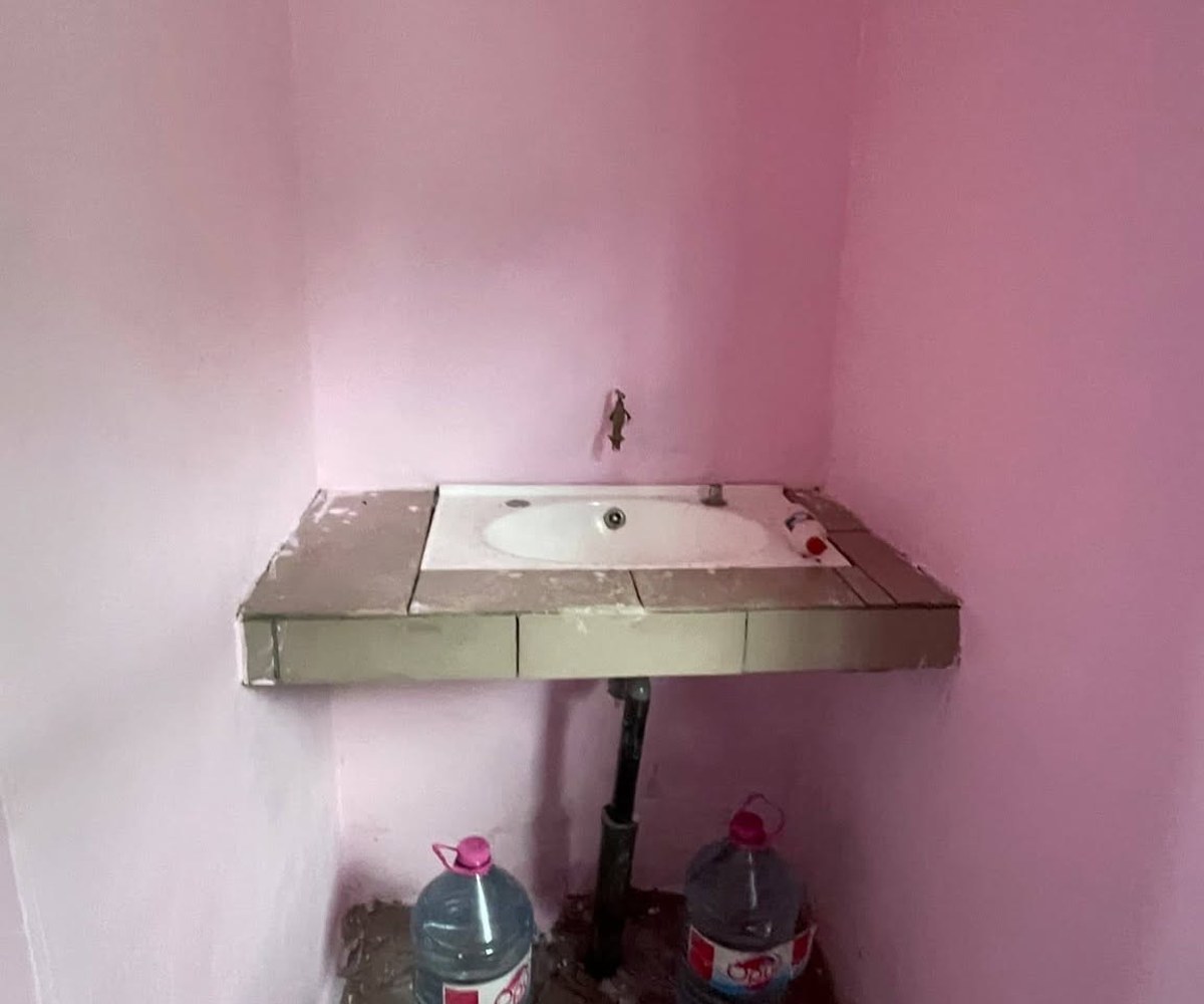 Grande chambre à louer à Logbessou