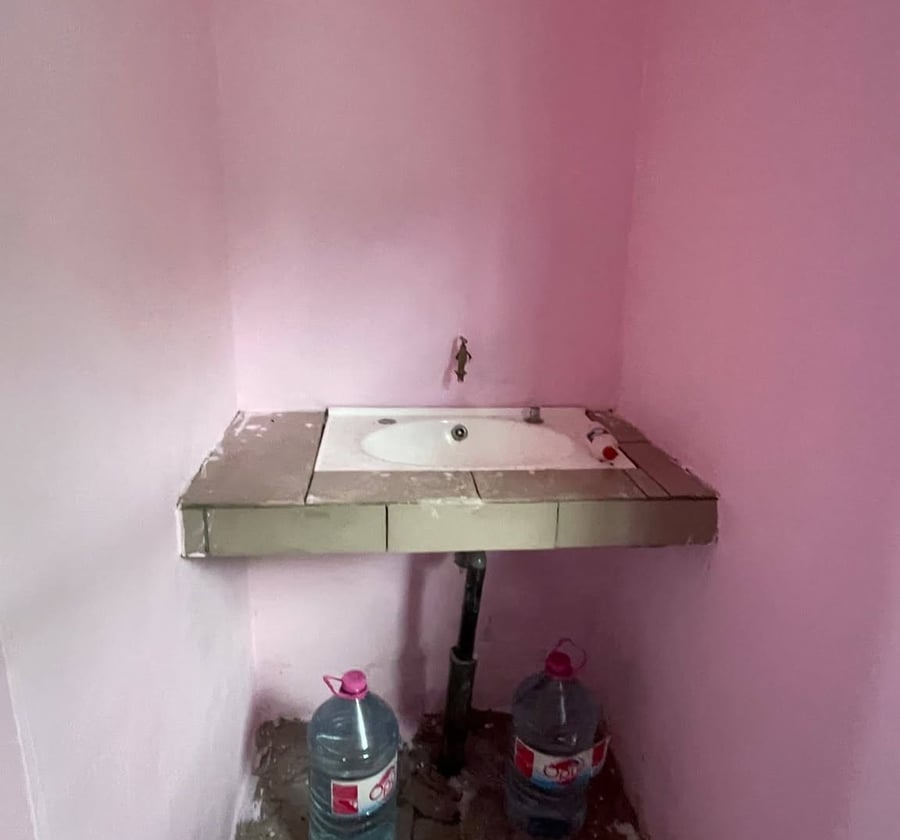 Grande chambre à louer à Logbessou