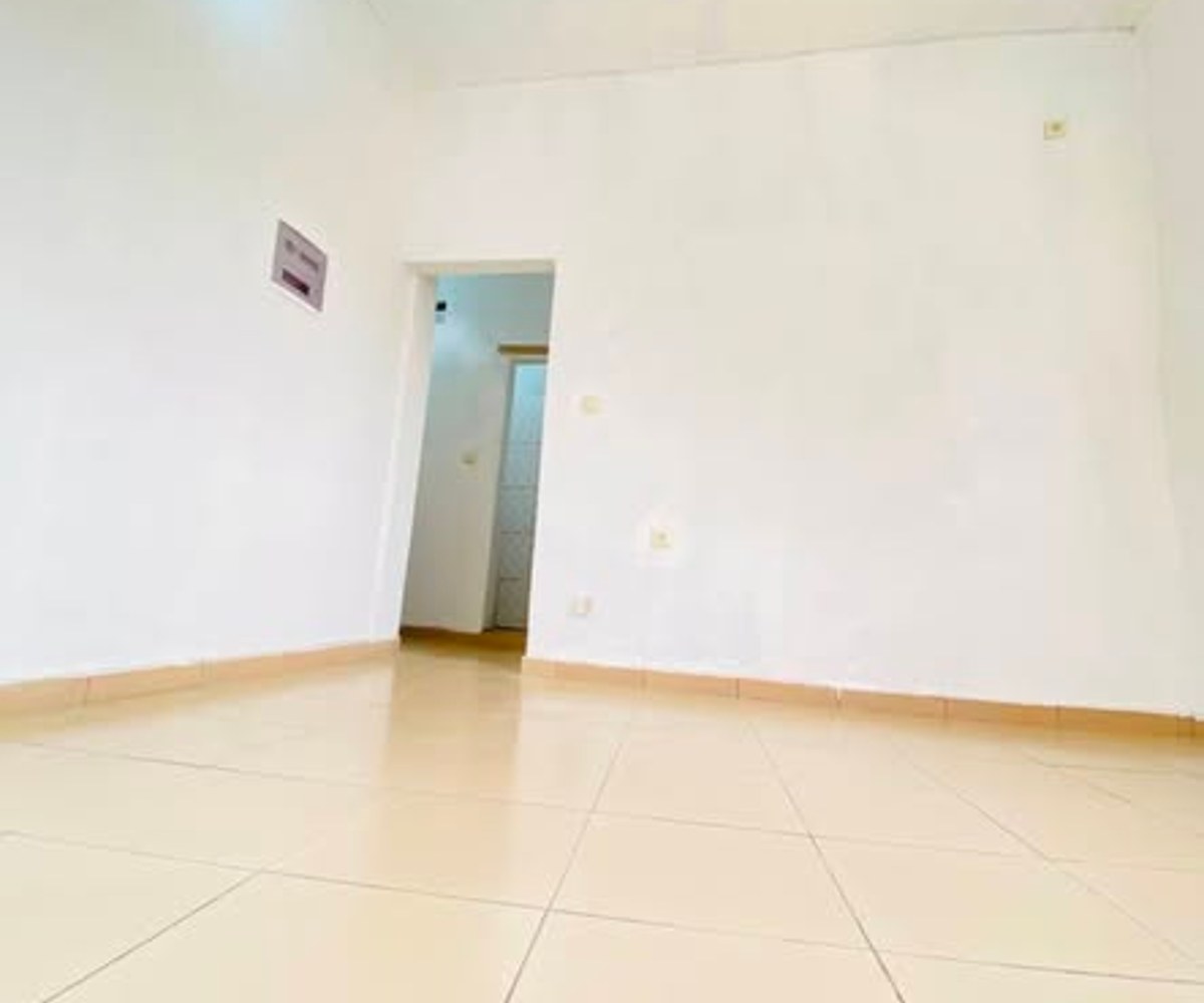 Studio moderne à louer à Village (marché) - Douala