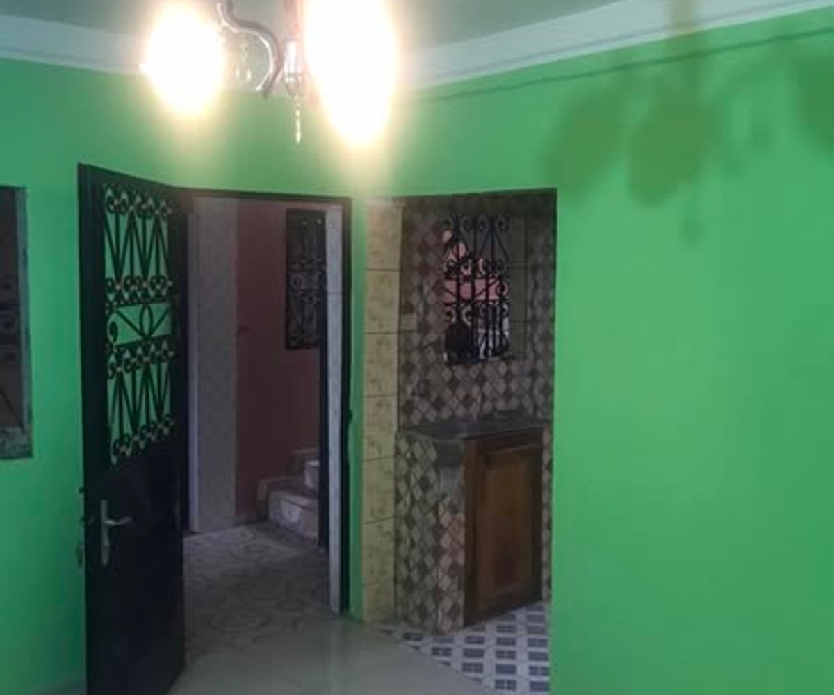 Studio moderne à louer à Nkomo