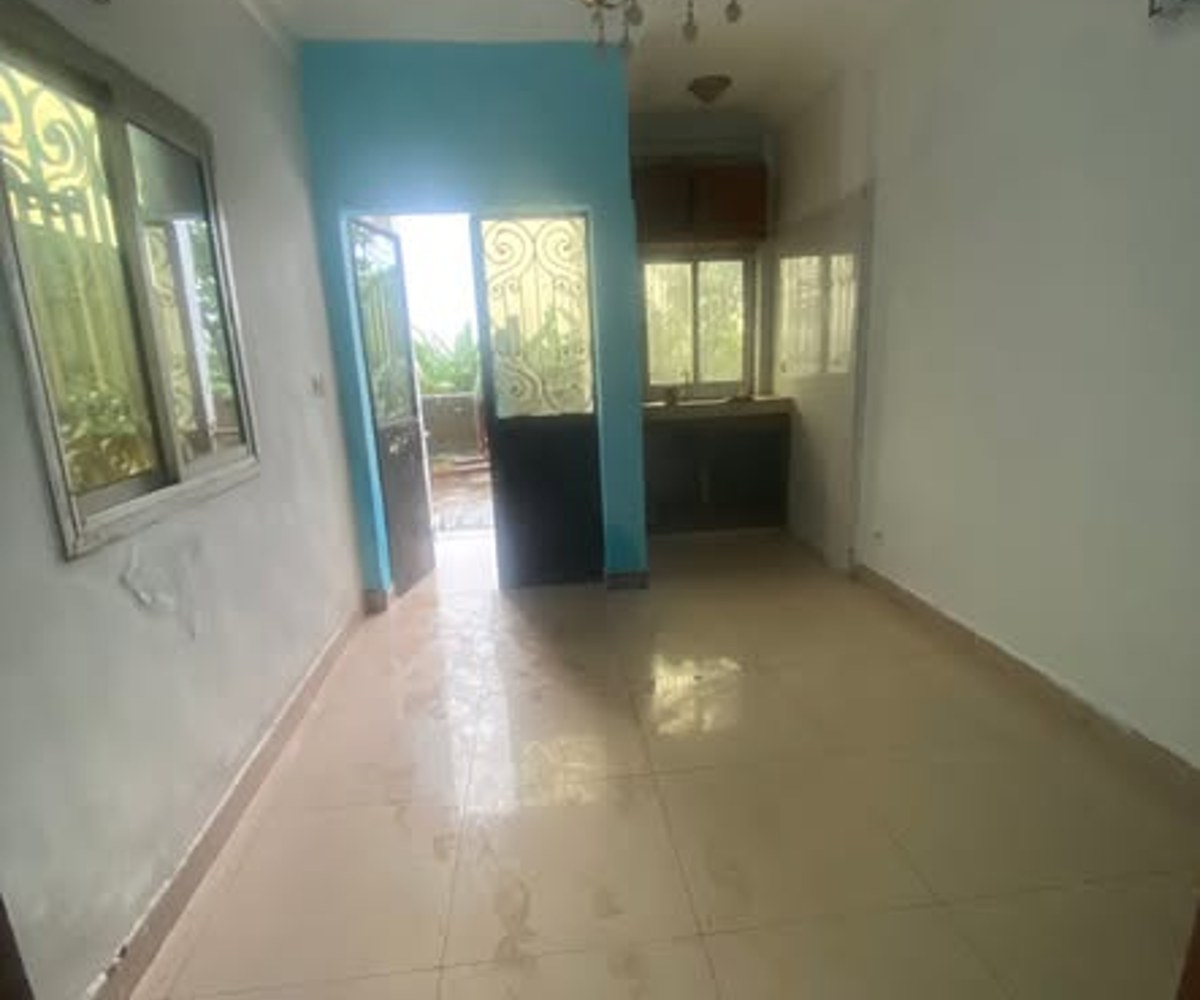 Studio moderne à Nsam (Obam) - Yaoundé