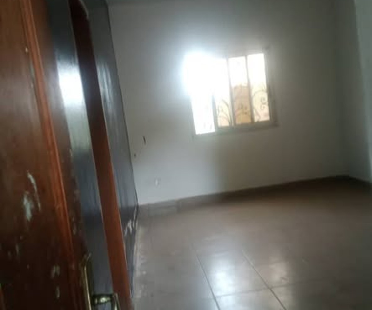 Grand studio moderne - Nkoabang, Yaoundé