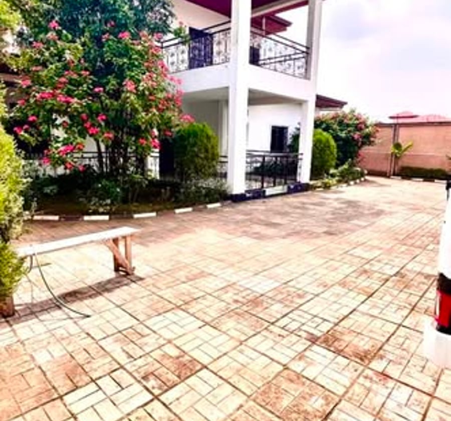 Duplex à louer à Mvan