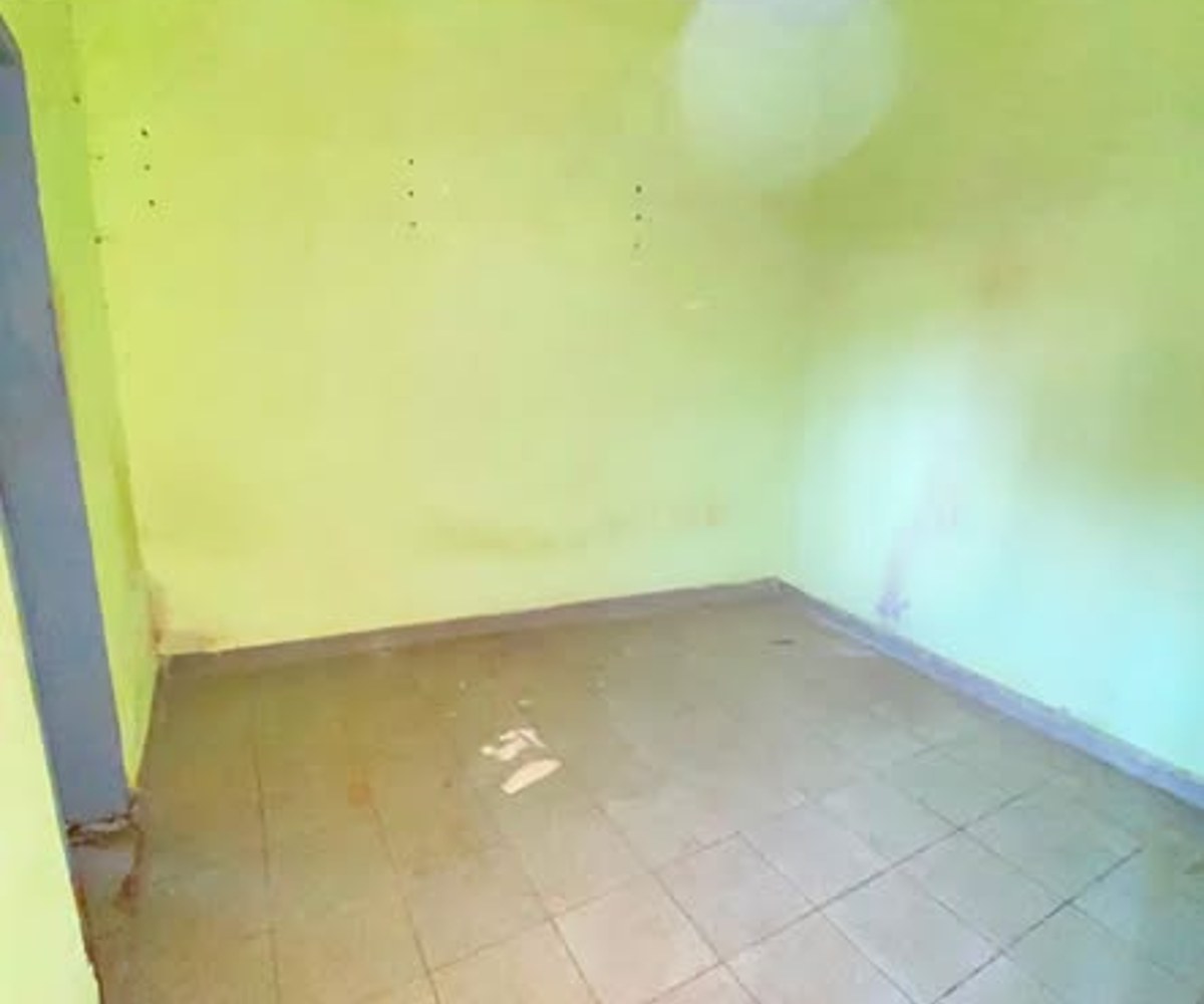 Studio à louer à Odza Dispensaire