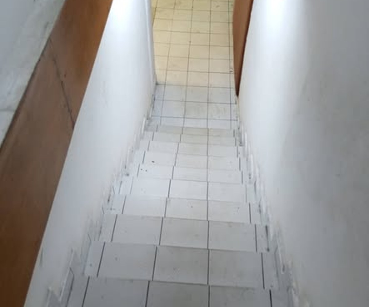 Vaste magasin à louer à Bonapriso