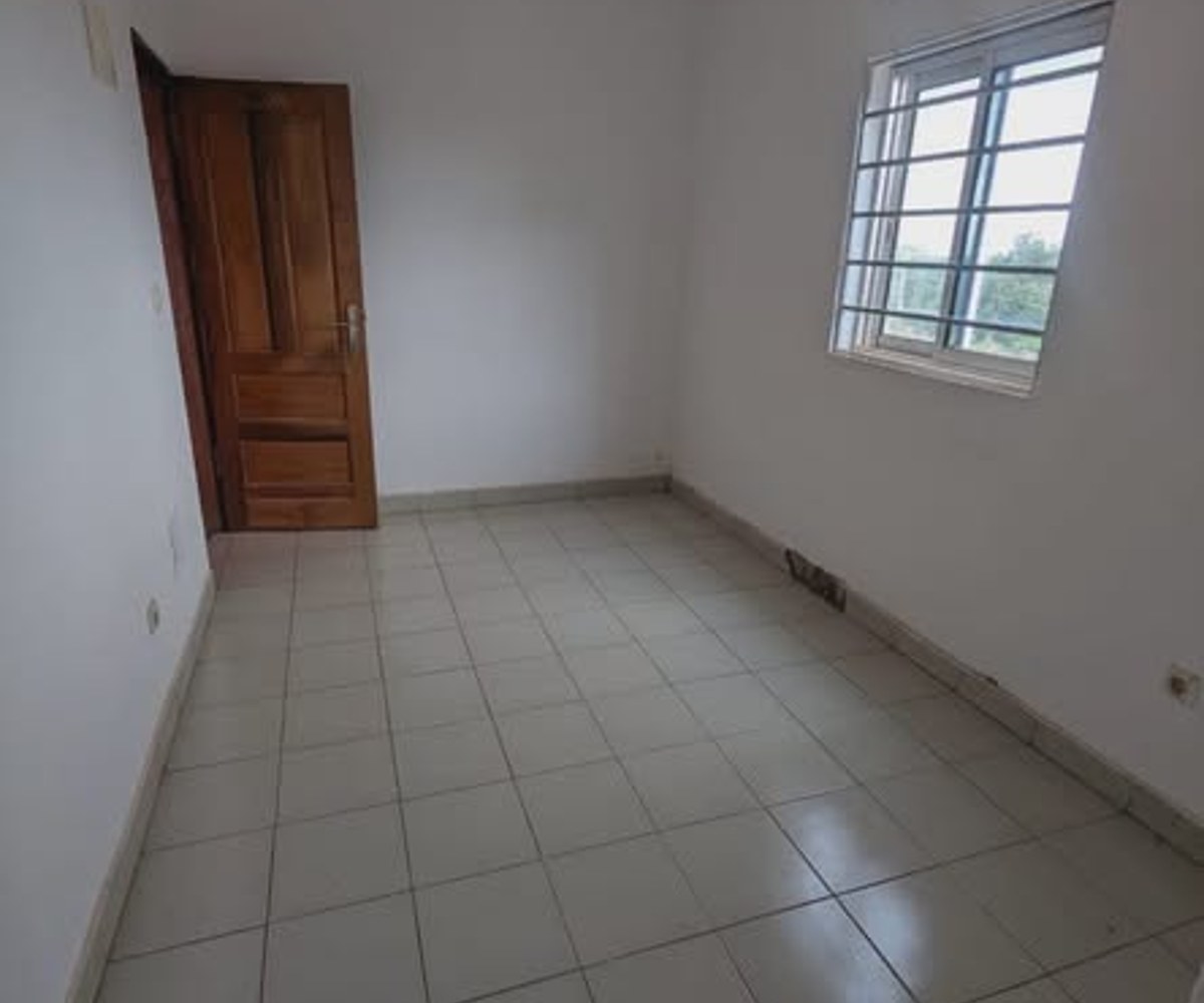 Chambre 2 pièces - Tsinga Village - 20 000 FCFA/mois
