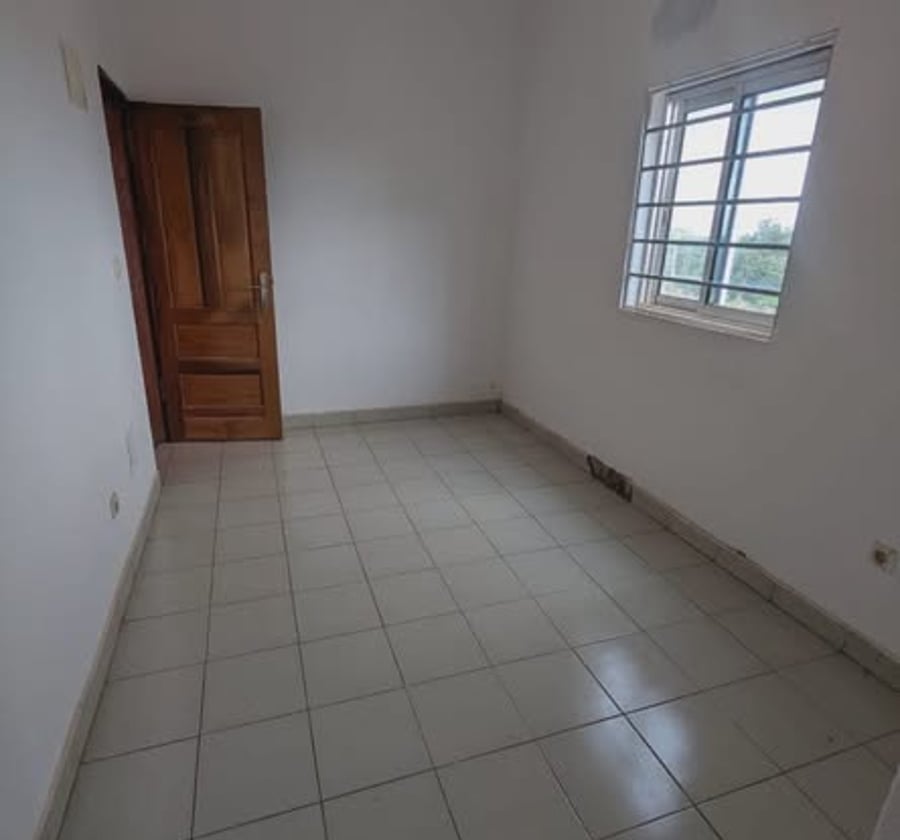 Chambre 2 pièces - Tsinga Village - 20 000 FCFA/mois
