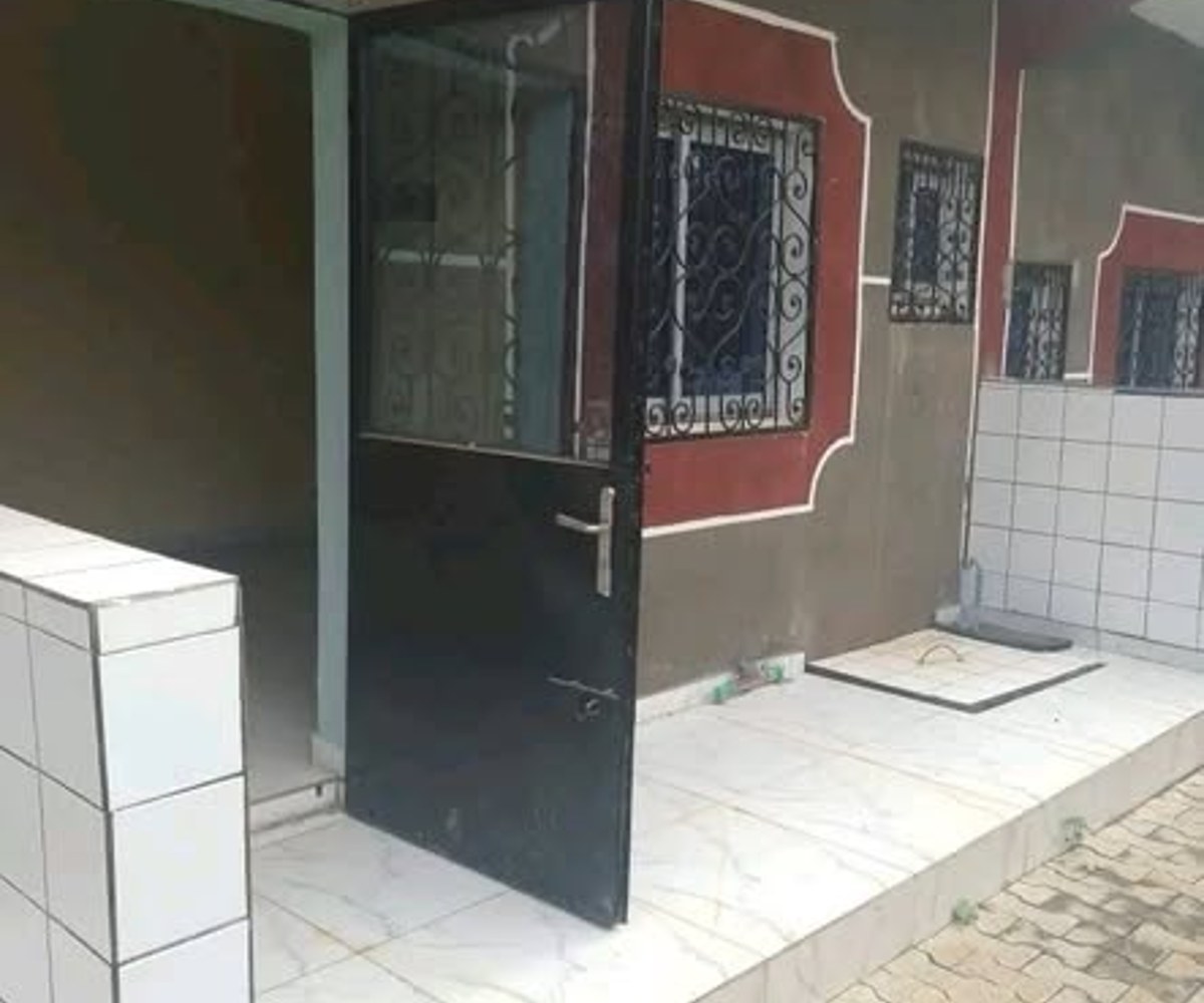 Chambres modernes à louer à Odza