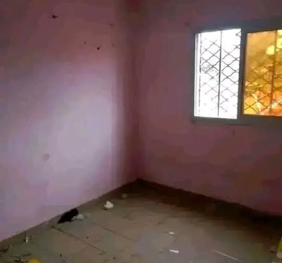 Grande chambre moderne à louer - Nkoabang