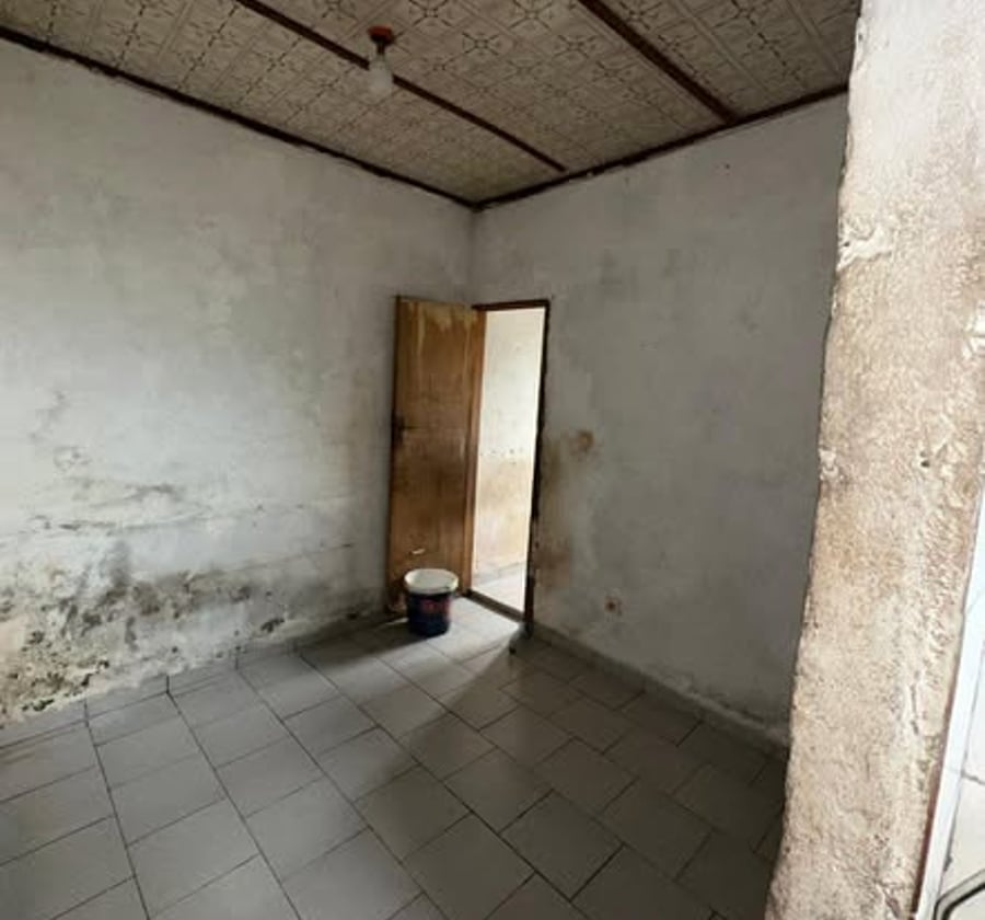 Mini studio moderne avec balcon à louer Ndogbong (Bel Air)