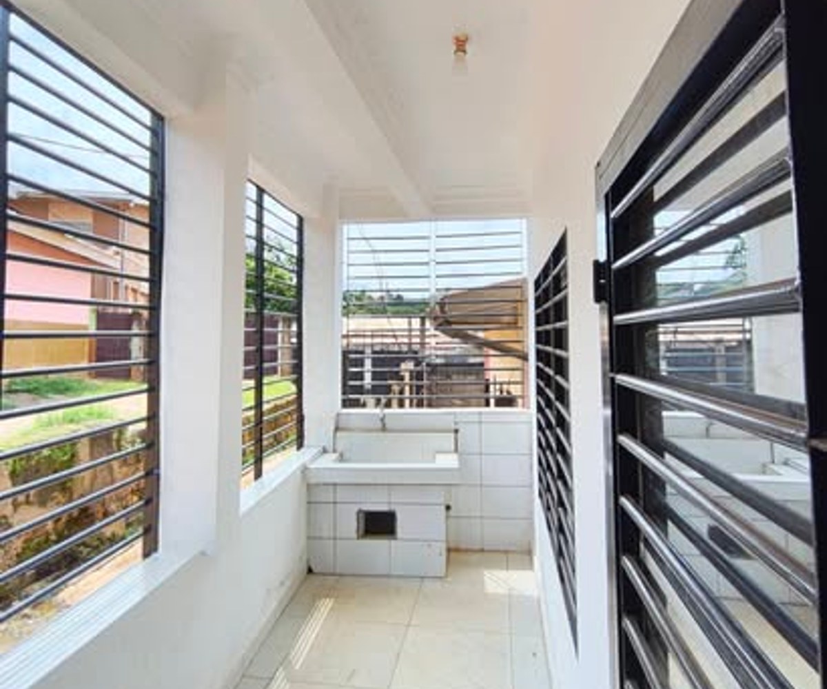 Appartement moderne staffé à Obobogo – 2 chambres
