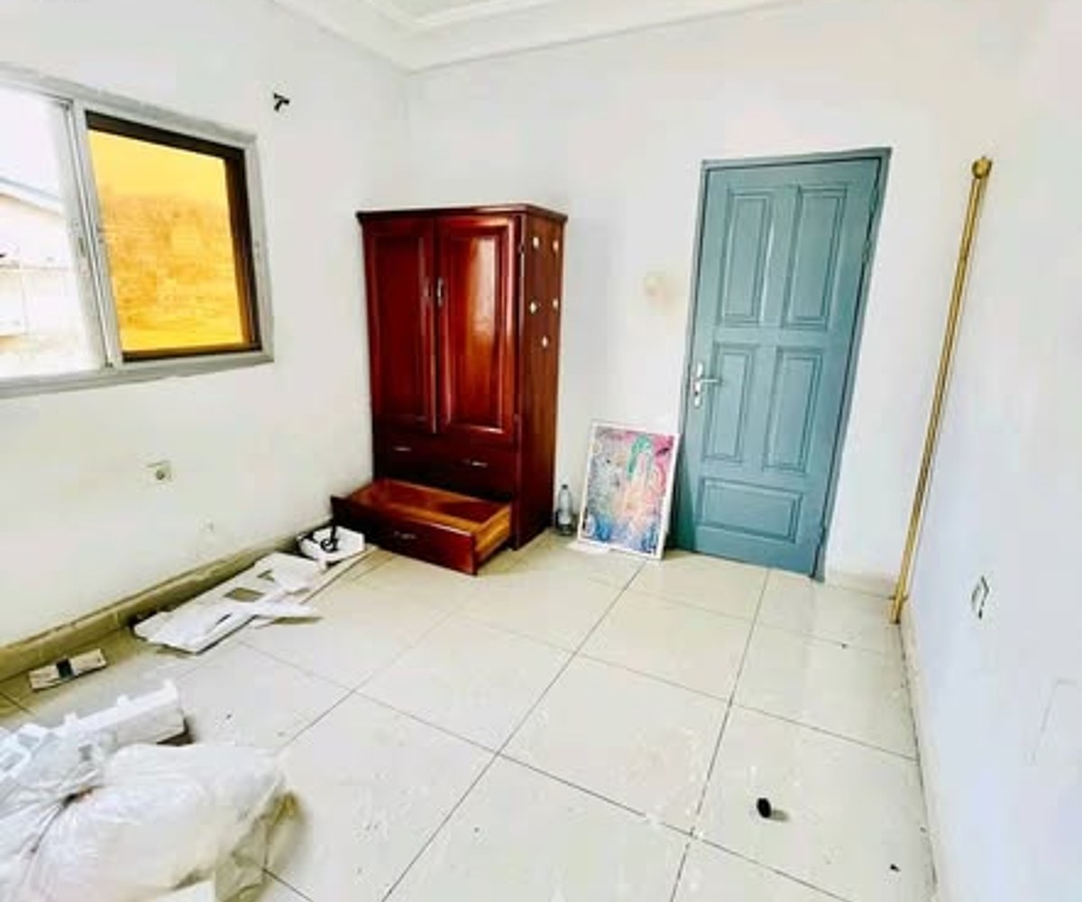 Chambre moderne à Bonamoussadi près de Santa Lucia