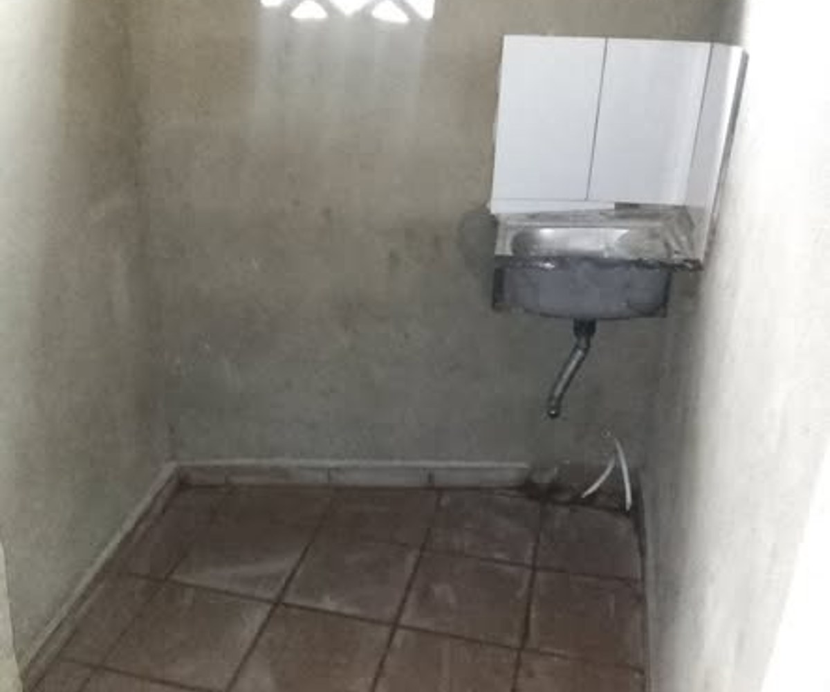 Chambre à louer à Beedi