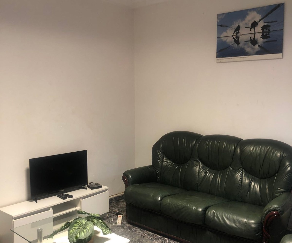 Studio à louer à Odza (petit marché)
