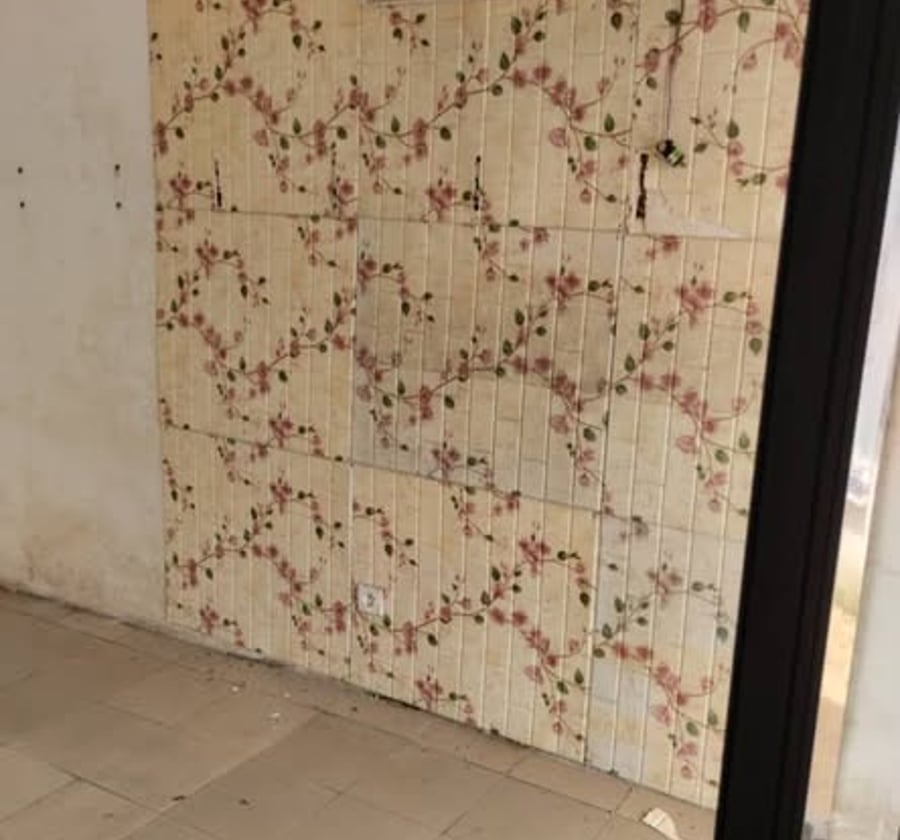 Boutique à louer à Akwa Nord avec petite véranda