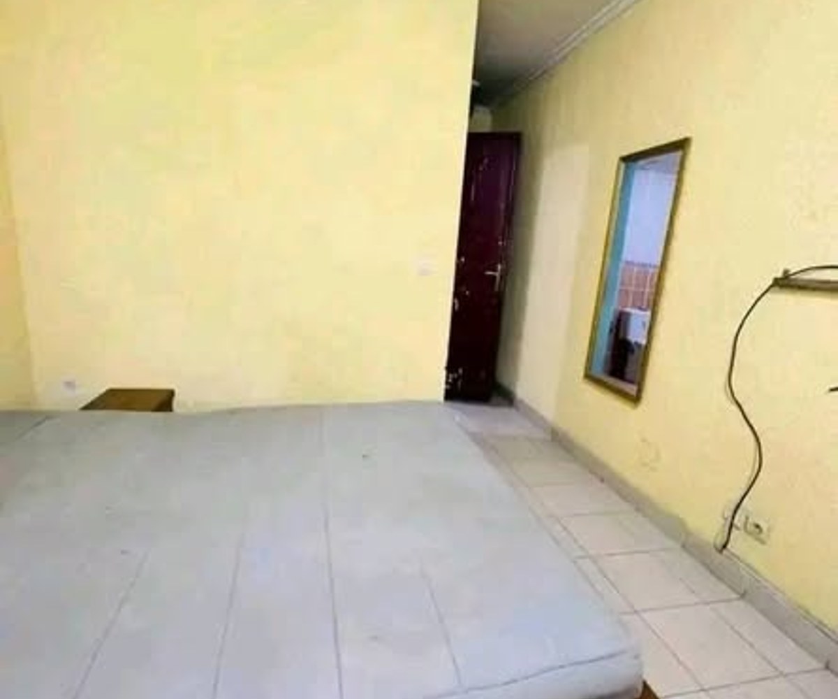 Chambre moderne à louer à Akwa (Lycée)