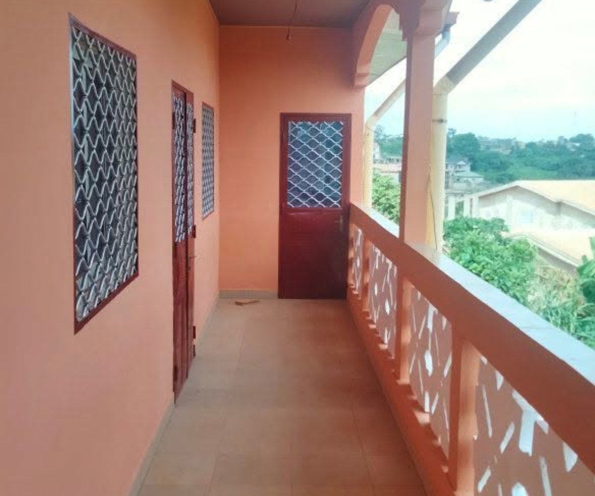 Vaste appartement moderne à Nkolmesseng