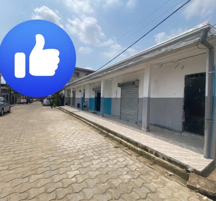 2 boutiques à louer à Bonamoussadi