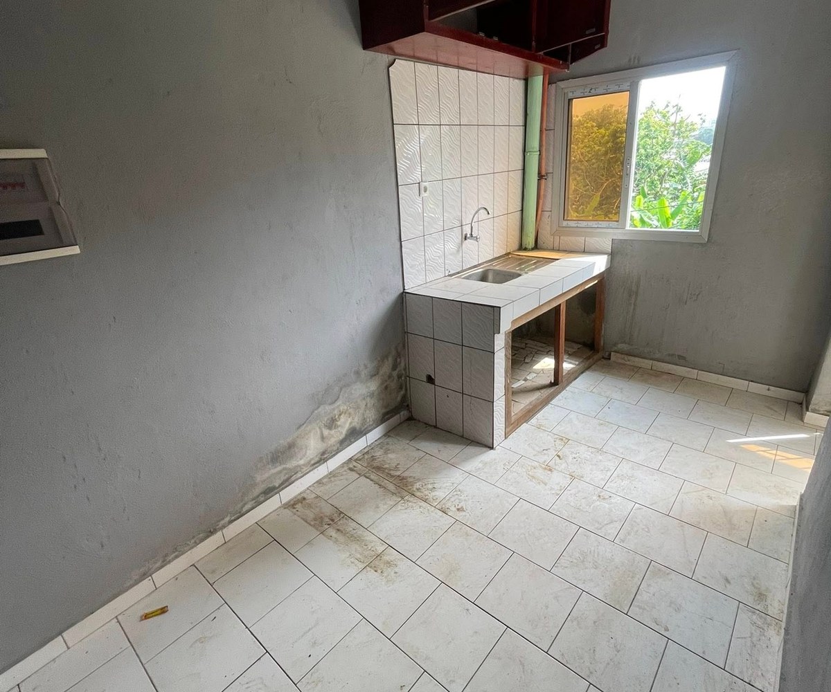 Appartement moderne à Logpom, à l'étage