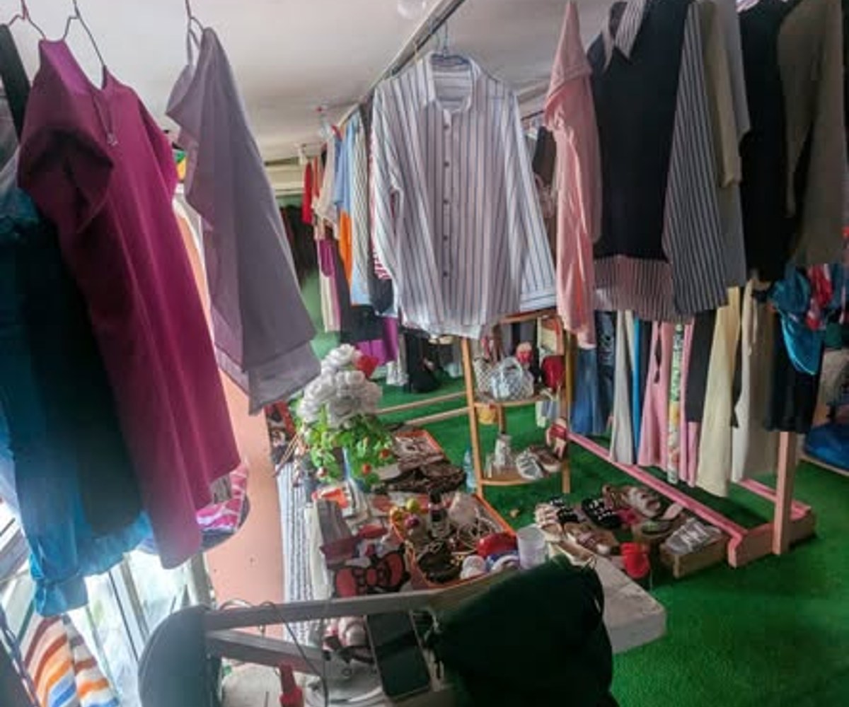Fond de commerce de vêtements à Ndogbong