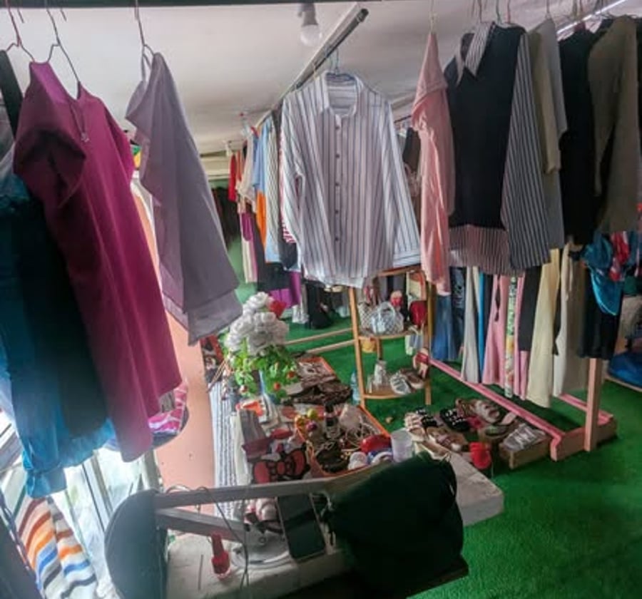 Fond de commerce de vêtements à Ndogbong
