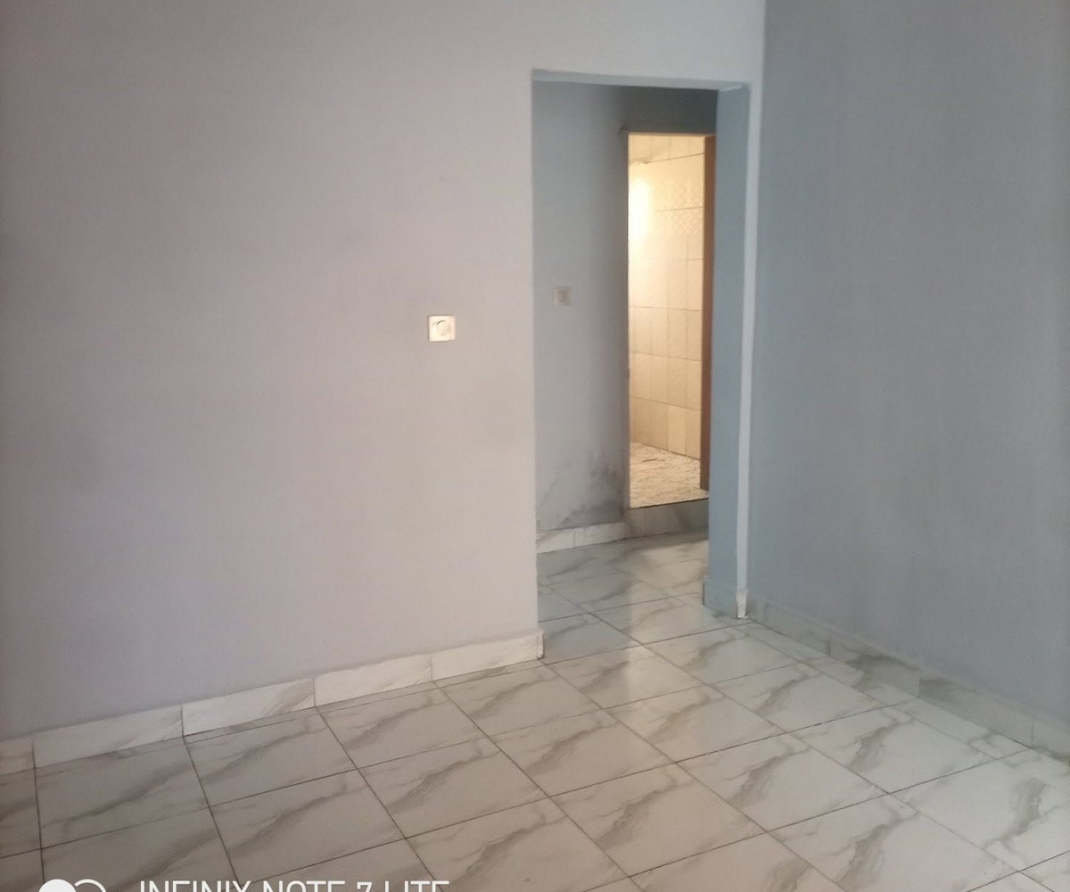 Studio moderne à louer à Odza