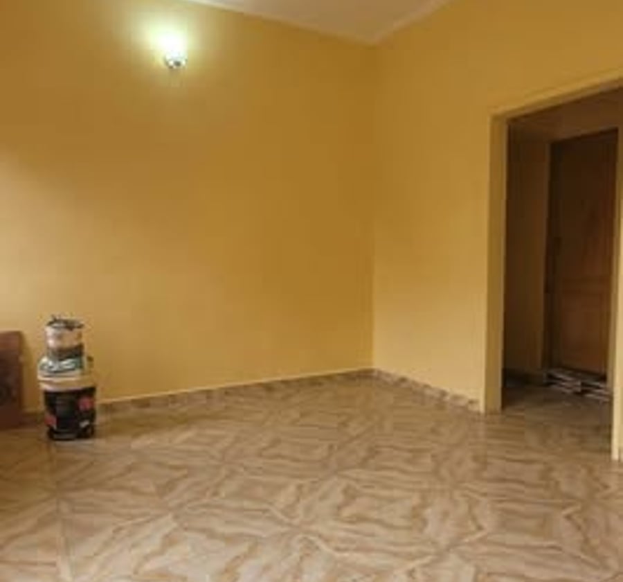 Appartement neuf 2 chambres à Biyem-Assi - maison blanche