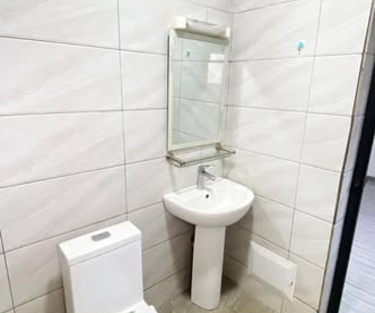 Appartement moderne staffé et lustré à Simbock