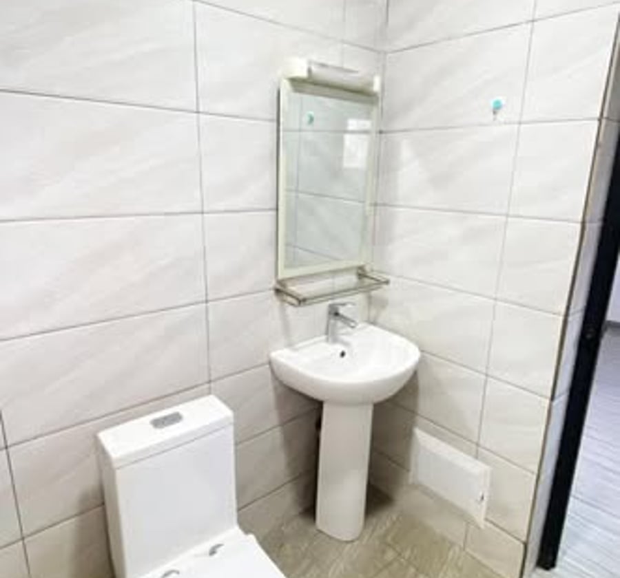 Appartement moderne staffé et lustré à Simbock