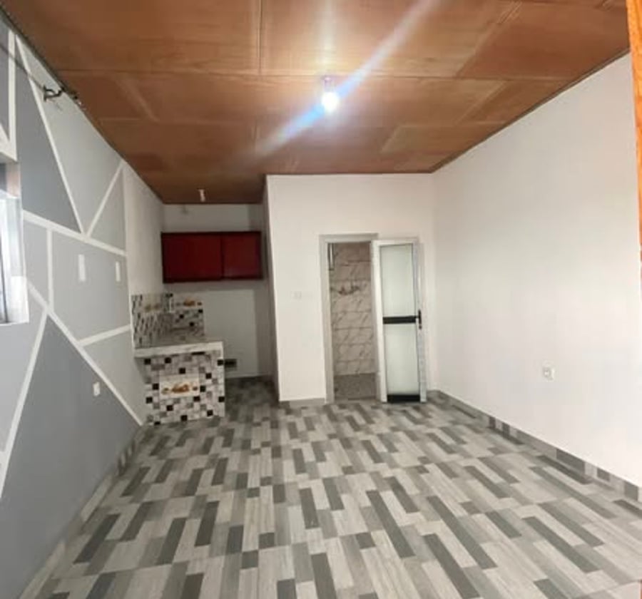 Chambre moderne 3 pièces - Entrée Simbock, Yaoundé