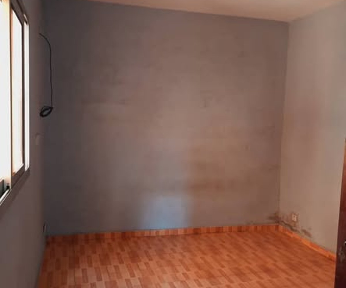 Vaste chambre moderne trois pièces à Essos