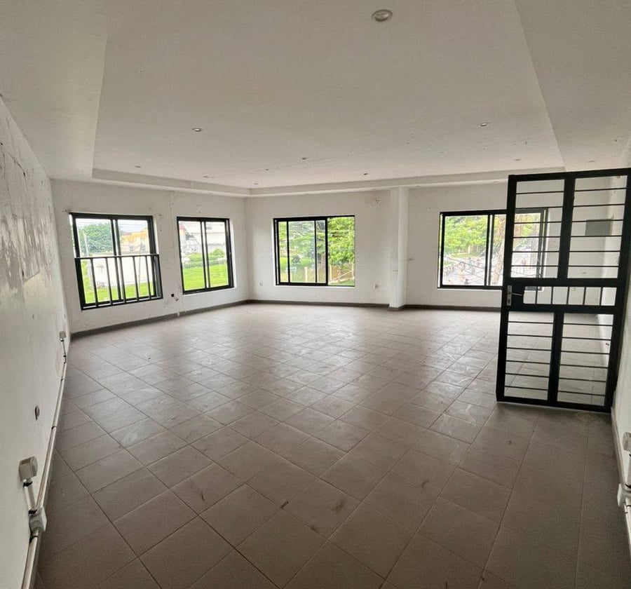 Locaux commerciaux à louer – Ange Raphaël, Douala