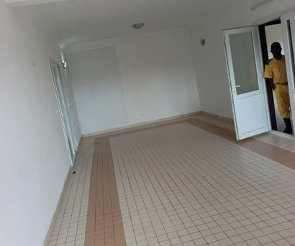 Grand appartement 2 chambres à Ndogbong
