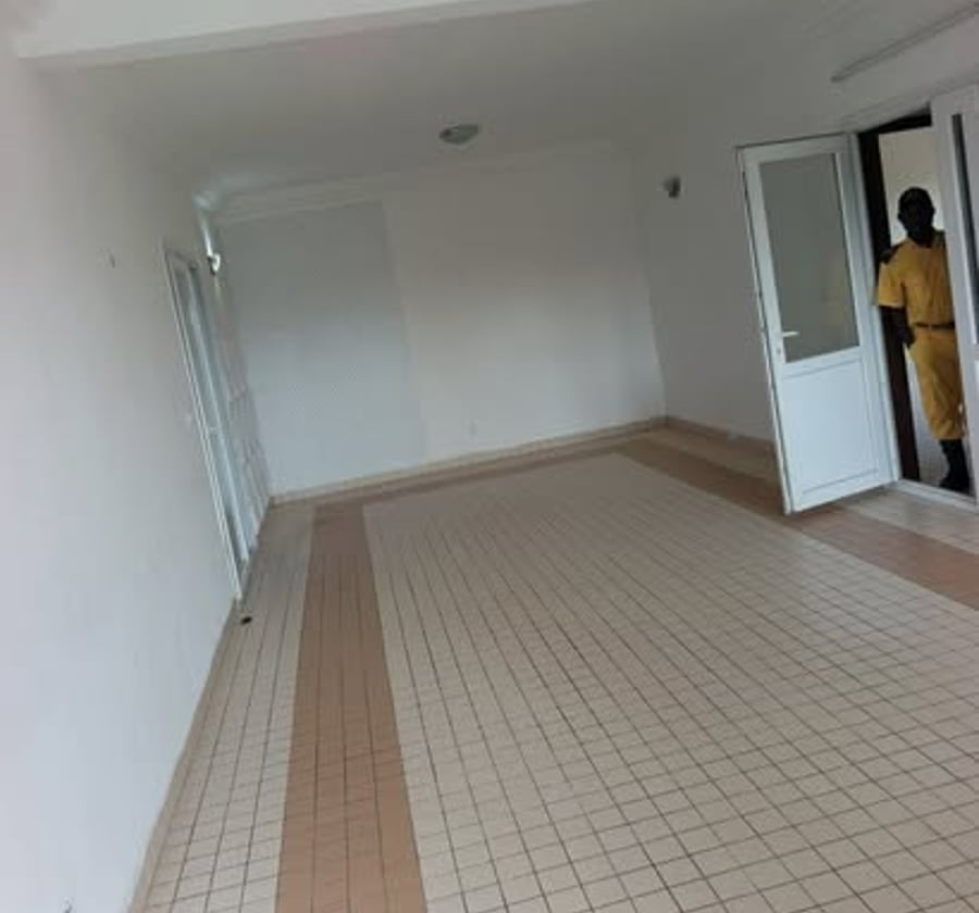 Grand appartement 2 chambres à Ndogbong