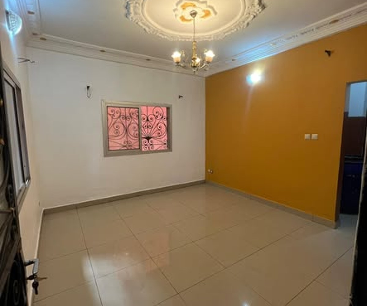 Studio moderne à louer à Mendong