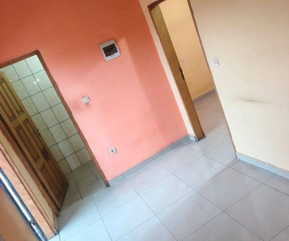 Studio moderne à louer à Logbaba