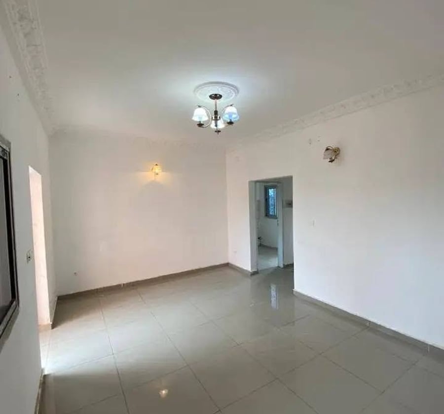 Grand studio moderne à louer à Ahala
