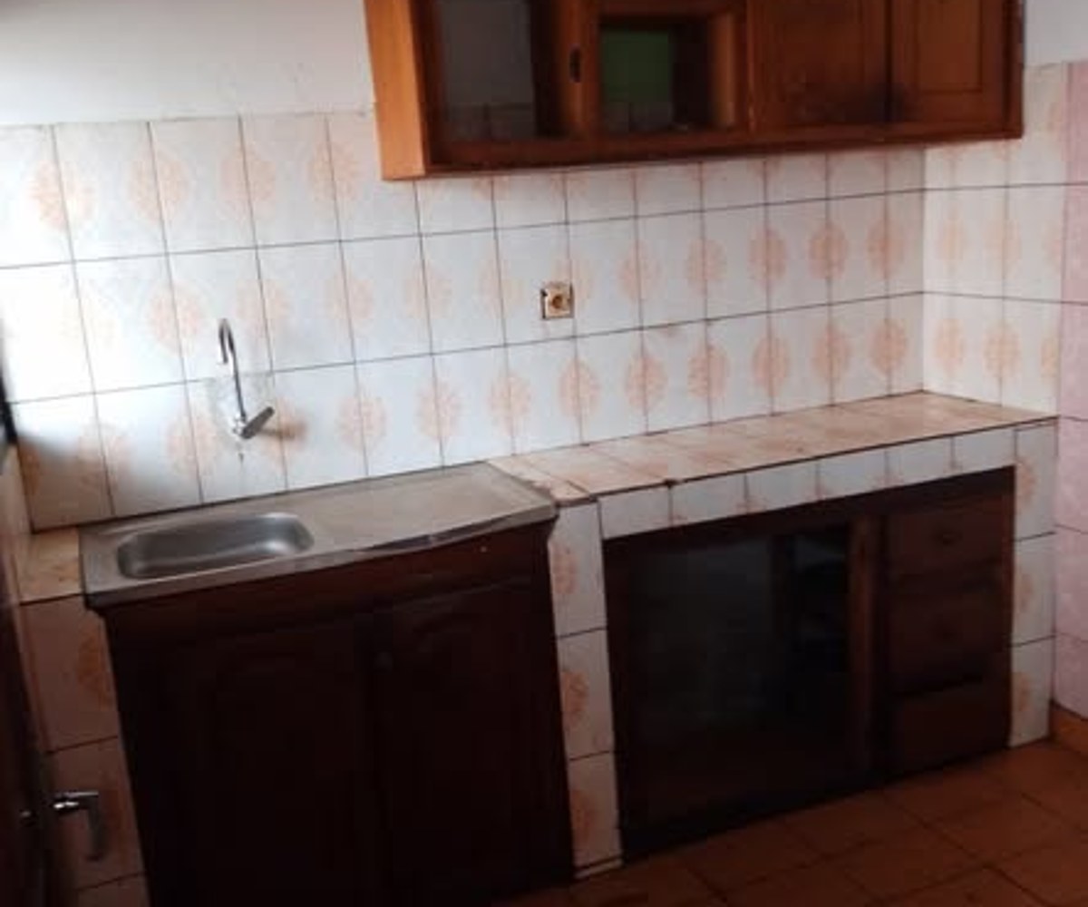 Vaste appartement moderne à louer à Odza