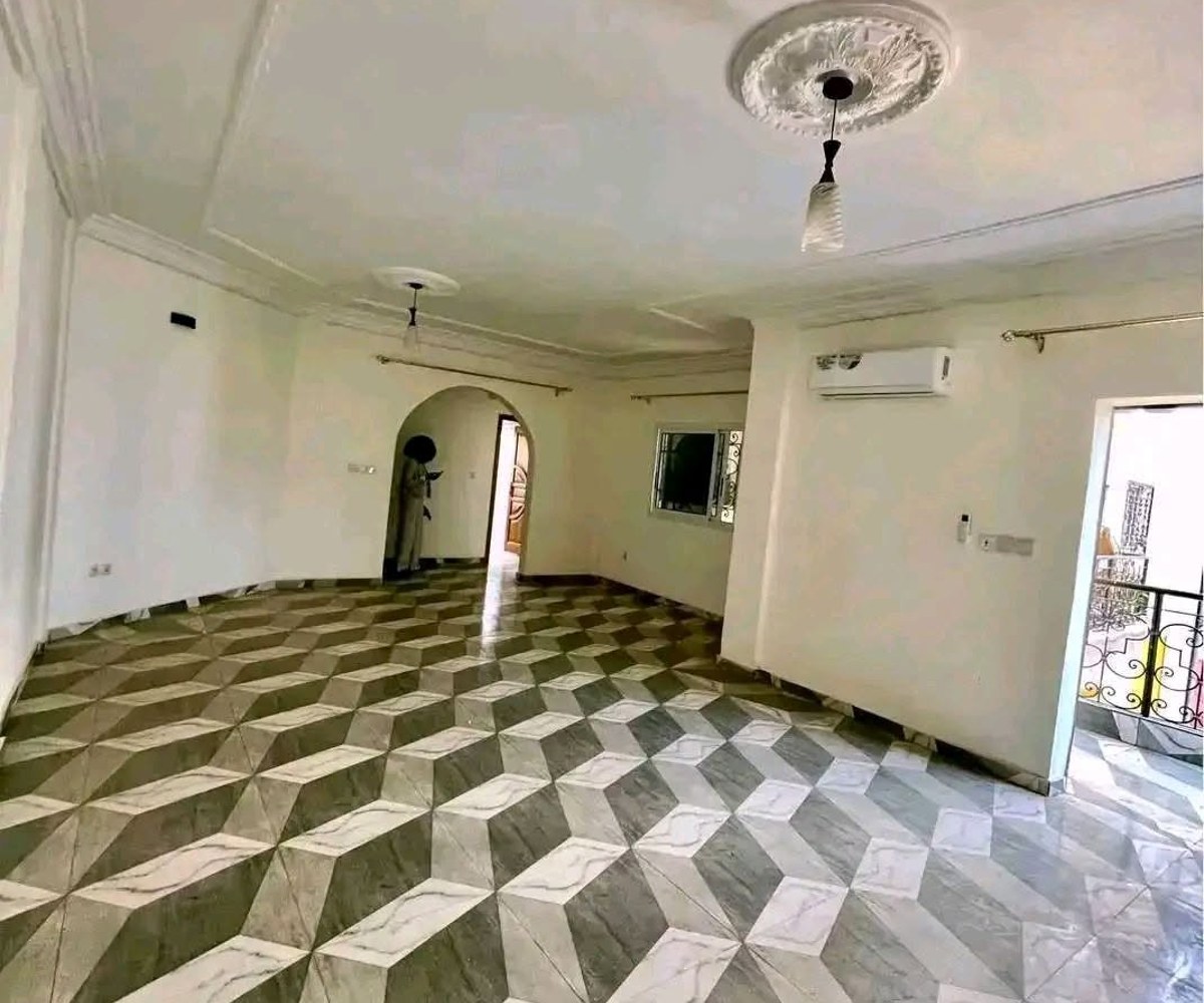 Appartement 3 chambres à louer à Omnisport, Yaoundé