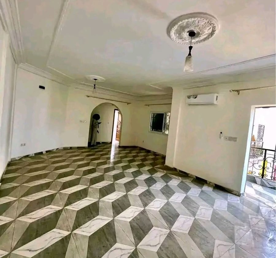 Appartement 3 chambres à louer à Omnisport, Yaoundé