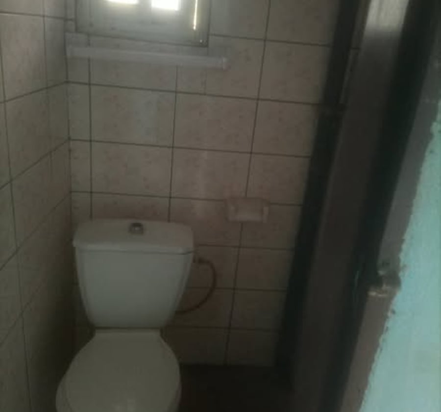 Chambre étudiant à PK 15 - Douala