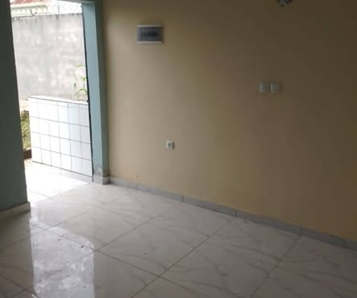 Chambre moderne à Odza Mesamedongo