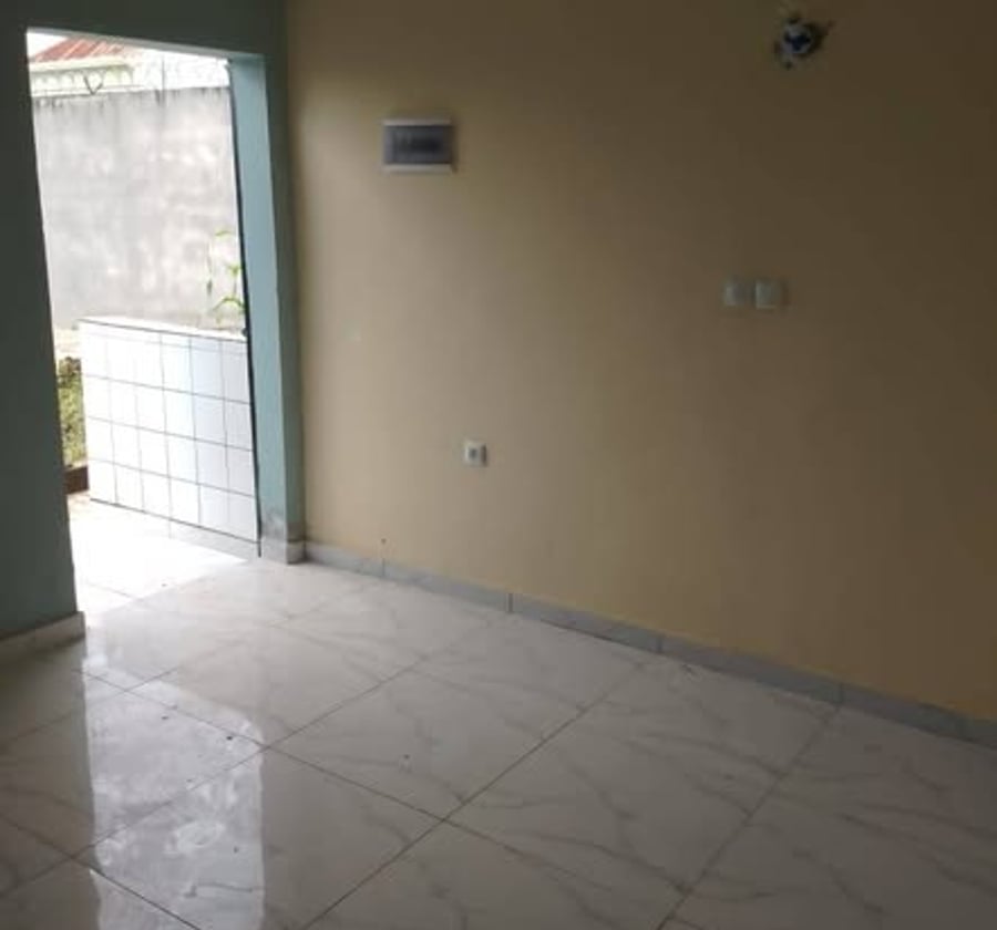 Chambre moderne à Odza Mesamedongo