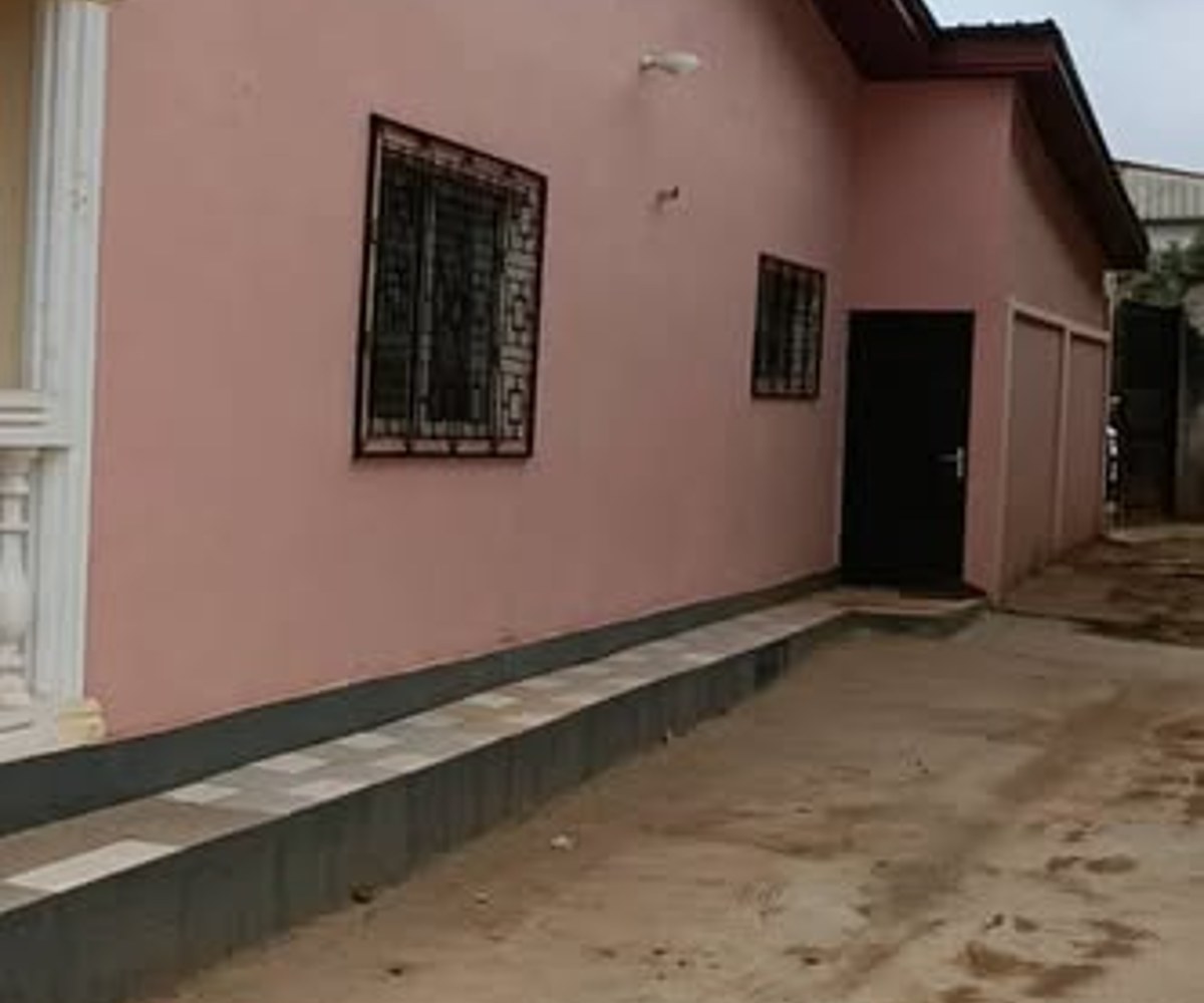 Entrepôts et bureaux à louer à Mvan, Yaoundé