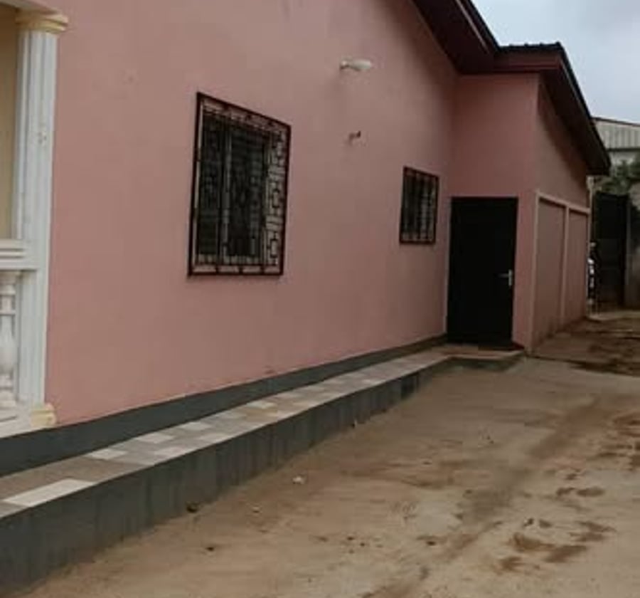 Entrepôts et bureaux à louer à Mvan, Yaoundé